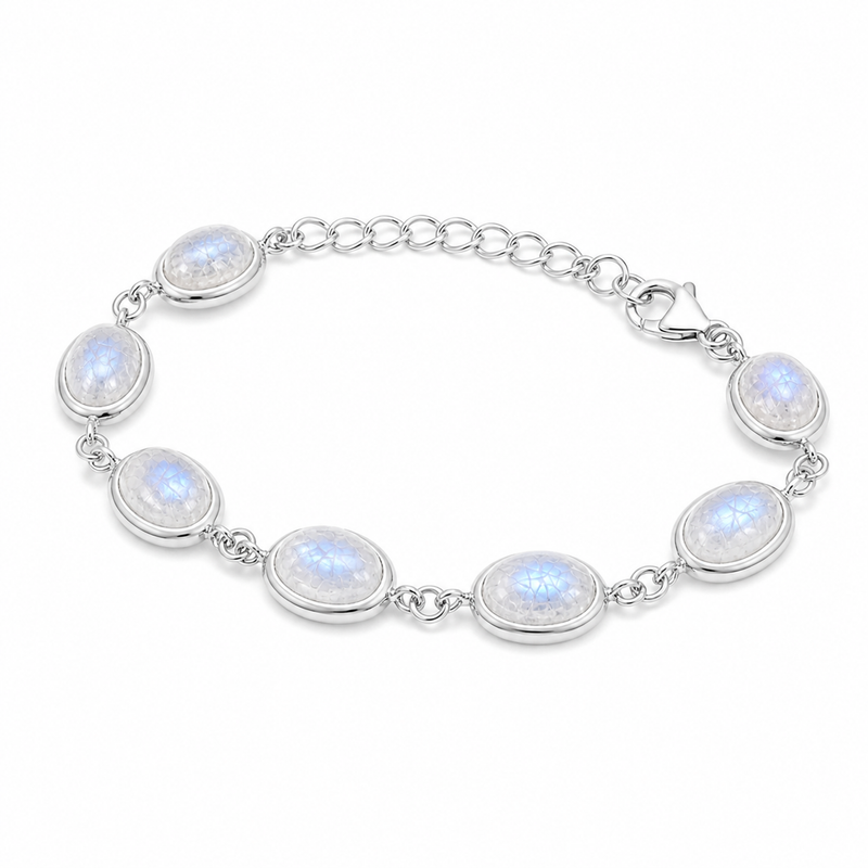 Zilveren armband met ovaal in kap gezette edelsteen - 925 zilver - 8 x 6 mm · Regenboog Maansteen · detail · steen:regenboog-maansteen