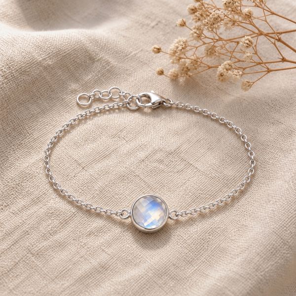 Zilveren armband met rond facet gezette edelsteen - 925 zilver · Regenboog Maansteen · productfoto · steen:regenboog-maansteen