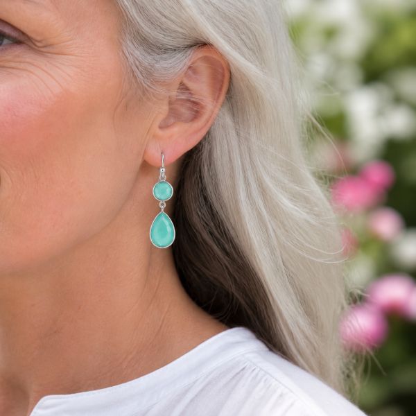 Zilveren oorhangers met facet gezette edelsteen - 925 zilver - 40 x 11 mm · Chalcedoon · productfoto · steen:chalcedoon