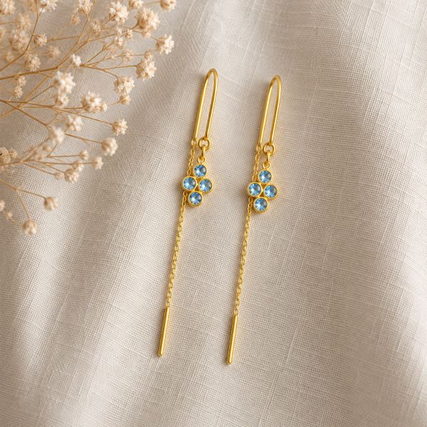 Goldplated doortrek oorhangers met gefacetteerde edelstenen - goldplated zilver - 3 mm · Blauwe Topaas · sfeerbeeld · steen:blauwe-topaas