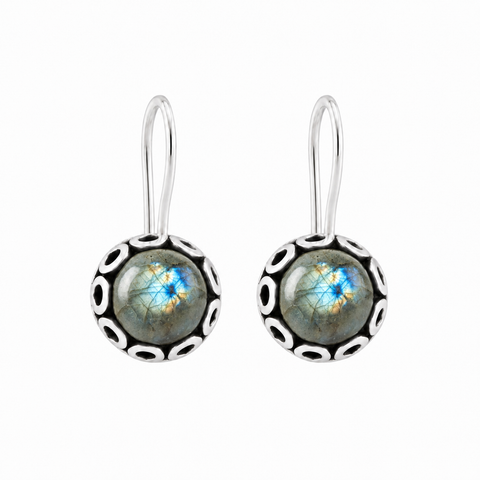 Zilveren oorhangers met cabochon in sierrand gezette edelsteen - 925 zilver - 15 x 9 mm · Labradoriet