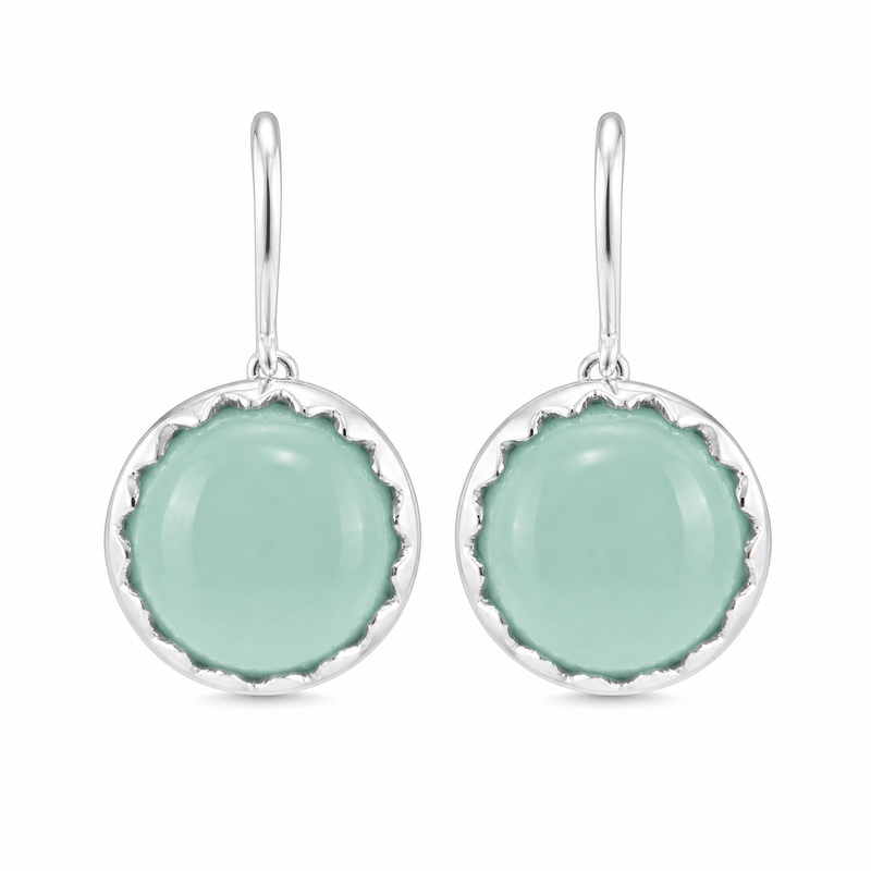 Zilveren oorhangers met rond geslepen in kartelrand gezette edelsteen - 925 zilver - 10 mm · Chalcedoon · productfoto · steen:chalcedoon