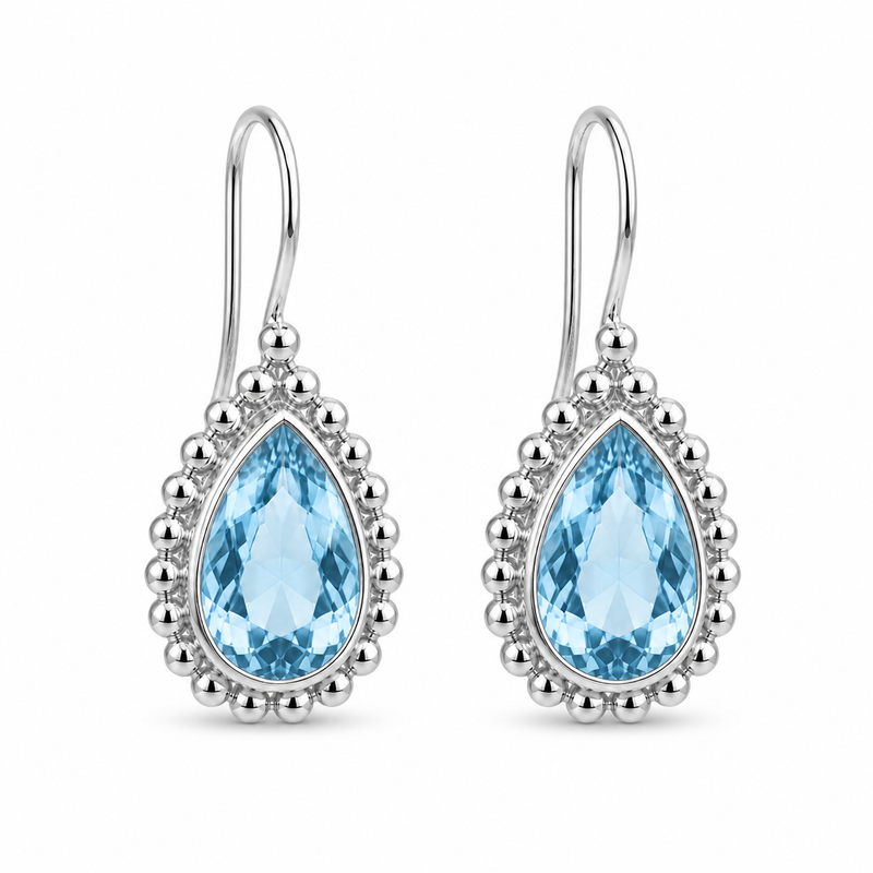 Zilveren oorhangers met druppelvormig in kap gezette edelsteen, gefacetteerd - 925 zilver - 9 x 7 mm · Blauwe Topaas · detail · steen:blauwe-topaas