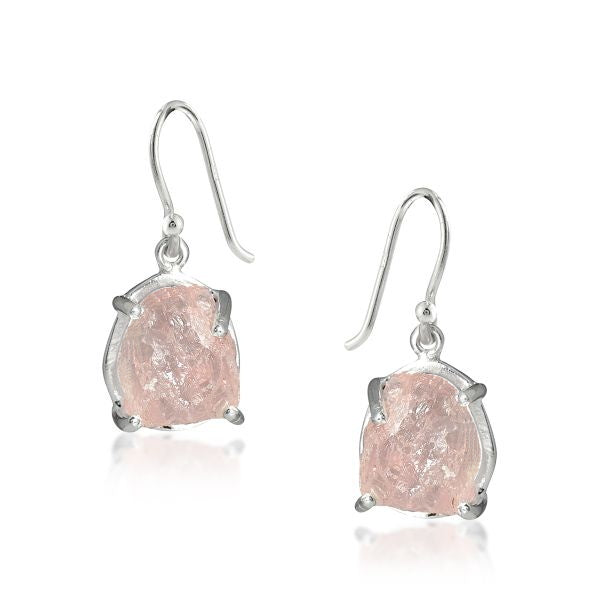 Zilveren oorhangers met ruwe in klauw gezette edelsteen - 925 zilver · Rozenkwarts · productfoto · steen:rozenkwarts
