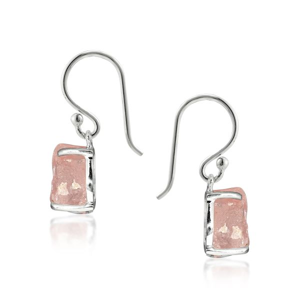 Zilveren oorhangers met ruwe in klauw gezette edelsteen - 925 zilver · Rozenkwarts · productfoto · steen:rozenkwarts