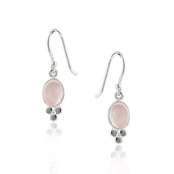 Zilveren oorhangers met ovale edelsteen en zilveren bolletjes - 925 zilver · Rozenkwarts · productfoto · steen:rozenkwarts