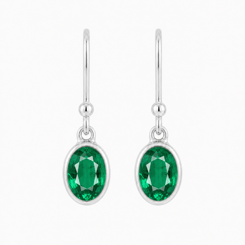 Zilveren oorhangers met ovaal in kap gezette edelsteen - 925 zilver - 22 x 6 mm · Smaragd