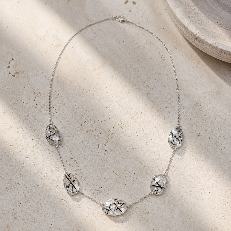 Zilveren collier met vrijvormig in kap gezette edelsteen, gefacetteerd - 925 zilver - 49 cm · Toermalijnkwarts · sfeerbeeld · steen:toermalijnkwarts