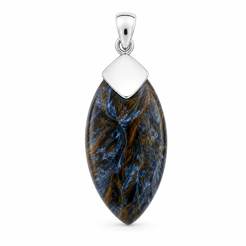 Zilveren hanger met Sodaliet edelsteen · Pietersiet · studiofoto · steen:pietersiet