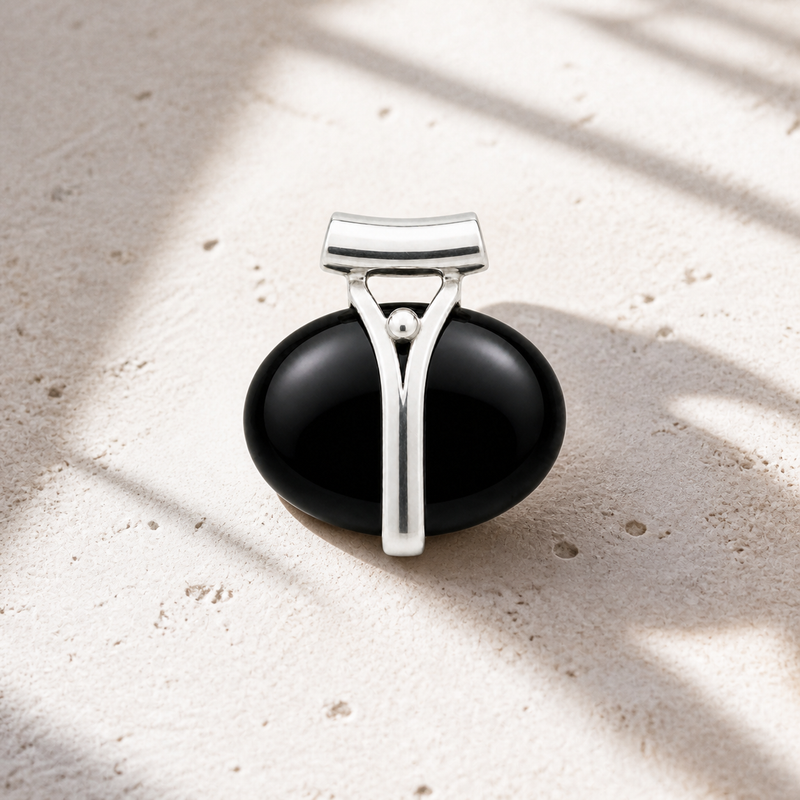 Zilveren hanger met edelsteen - 925 zilver - 23 x 24 mm · Onyx · sfeerbeeld · steen:onyx