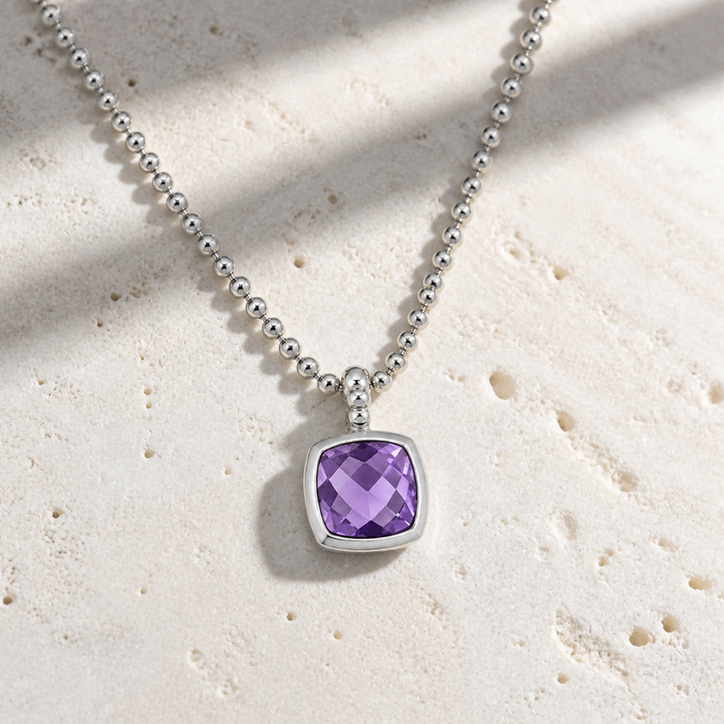 Zilveren collier met edelsteen, gefacetteerd - 925 zilver - 8 x 8 mm · Amethist · sfeerbeeld · steen:amethist