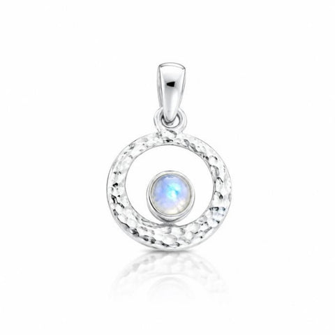 Zilveren hanger met gehamerde zetting rond de edelsteen - 925 zilver - 5 mm · Regenboog Maansteen