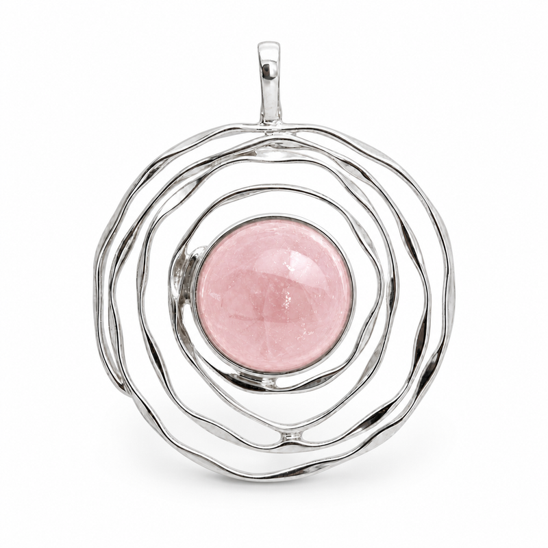 Zilveren hanger met rond in golvende zetting gezette edelsteen - 925 zilver - 17 x 17 mm · Rozenkwarts · detail · steen:rozenkwarts