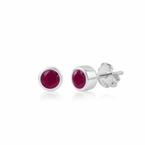 Zilveren oorknopjes met rond gefacetteerde edelstenen - 925 zilver - 4 mm · Robijn