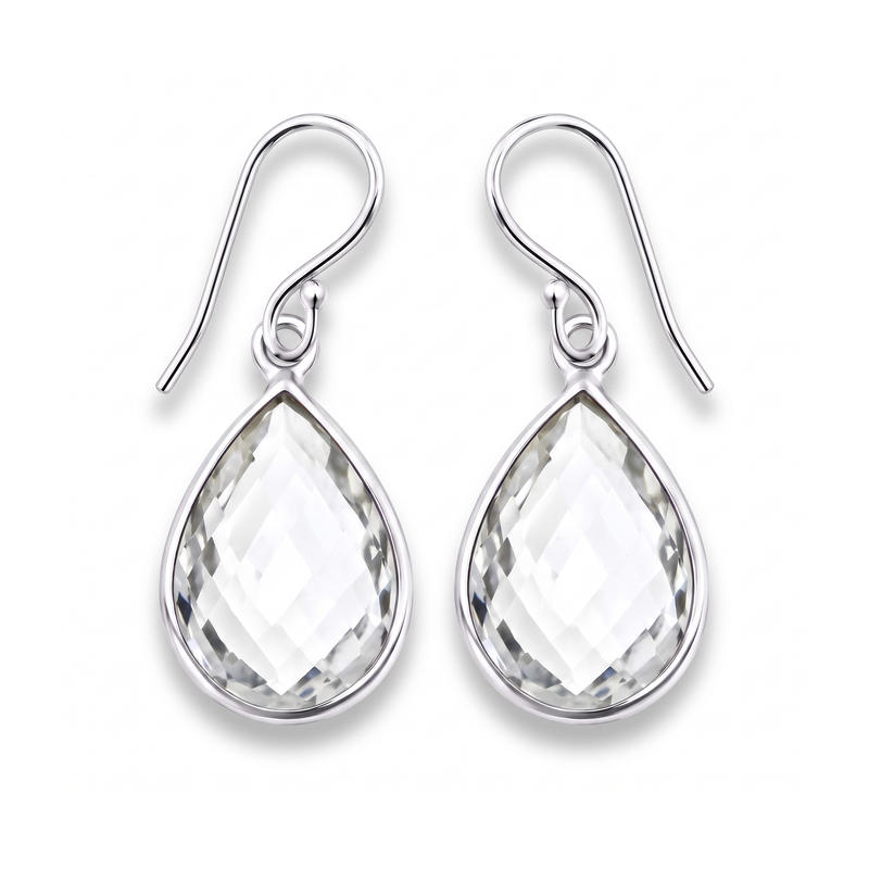 Zilveren oorhangers met gefacetteerde druppelvormig in kap gezette edelstenen · Bergkristal · studiofoto · steen:bergkristal
