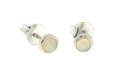 Zilveren oorknopjes met Ethiopische Opaal edelstenen