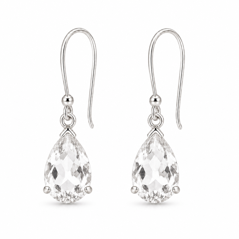 Zilveren oorhangers met druppelvormig in klauwzetting gezette edelsteen, gefacetteerd - 925 zilver - 28 x 8 mm · Bergkristal · detail · steen:bergkristal