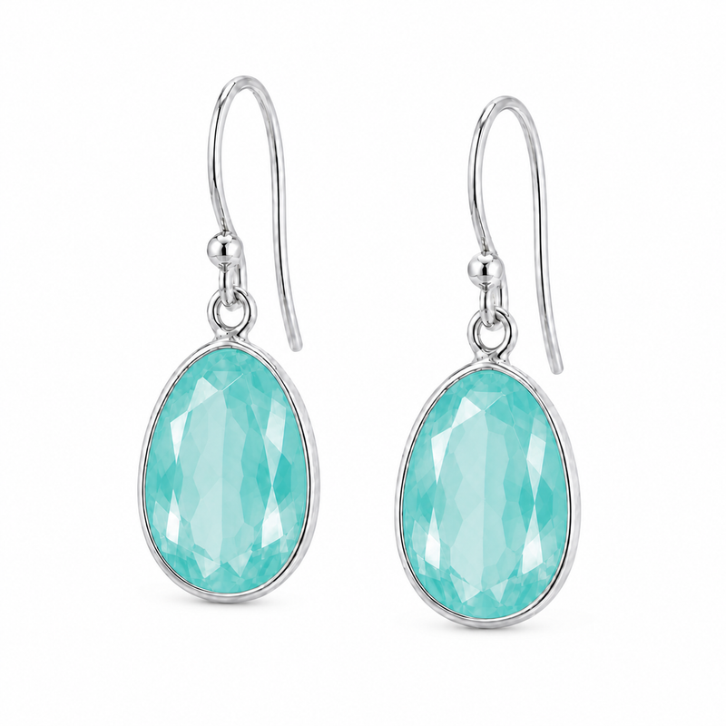 Zilveren oorhangers met druppelvormig gefacetteerd in kap gezette edelsteen - 925 zilver - 30 x 14 mm · Chalcedoon · detail · steen:chalcedoon