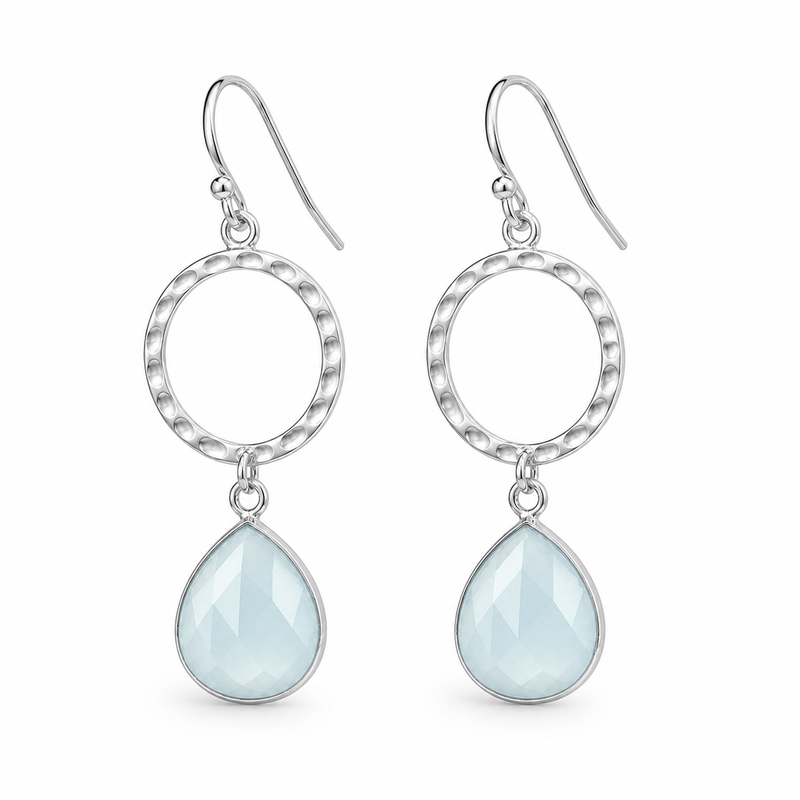 Zilveren oorhangers met druppelvormig in kap gezette edelsteen - 925 zilver - 12 x 12 mm · Chalcedoon · detail · steen:chalcedoon