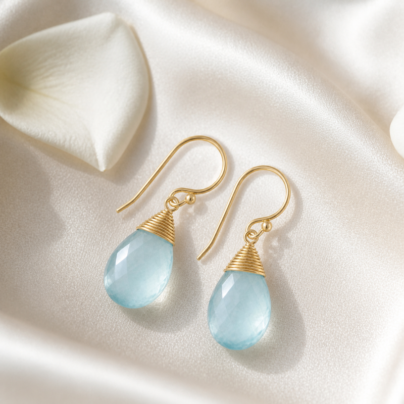 Oorhangers met edelsteen, gefacetteerd - goldplated zilver - 30 x 14 mm · Chalcedoon · sfeerbeeld · steen:chalcedoon