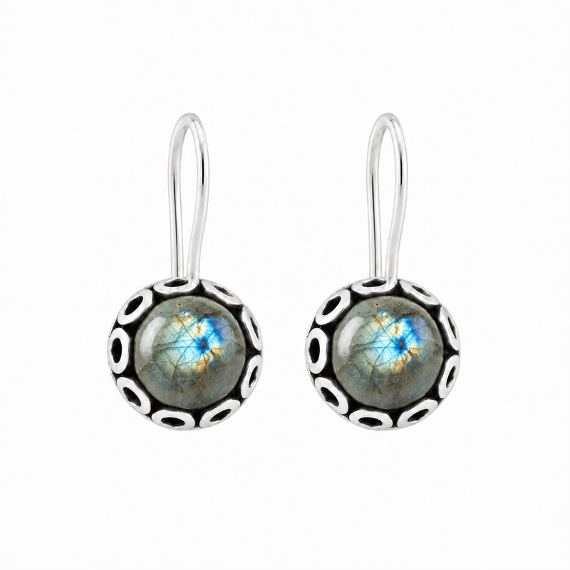 Zilveren oorhangers met cabochon in sierrand gezette edelsteen - 925 zilver - 15 x 9 mm · Labradoriet · productfoto · steen:labradoriet
