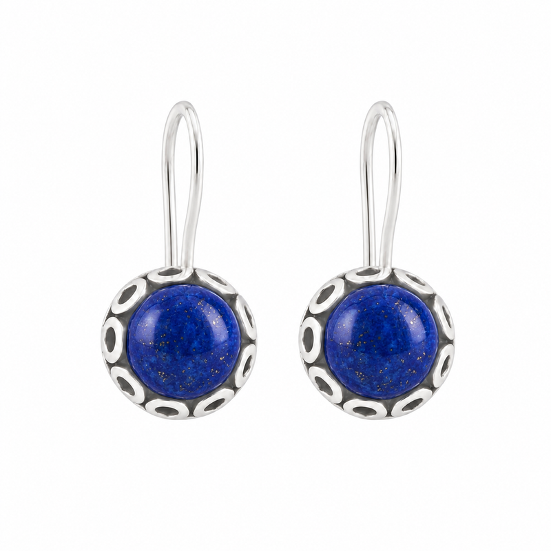 Zilveren oorhangers met cabochon in sierrand gezette edelsteen - 925 zilver - 15 x 9 mm · Lapis Lazuli · productfoto · steen:lapis-lazuli