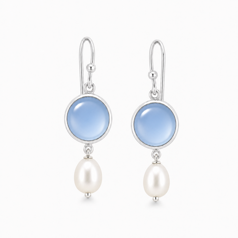 Zilveren oorhangers met rond gefacetteerd in kap gezette edelsteen - 925 zilver - 8 mm · Chalcedoon & Parel