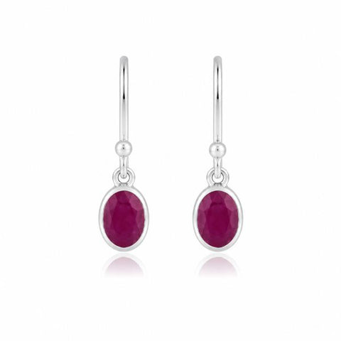 Zilveren oorhangers met ovaal gefaceteerde edelstenen - 925 zilver - 6 x 4 mm · Robijn