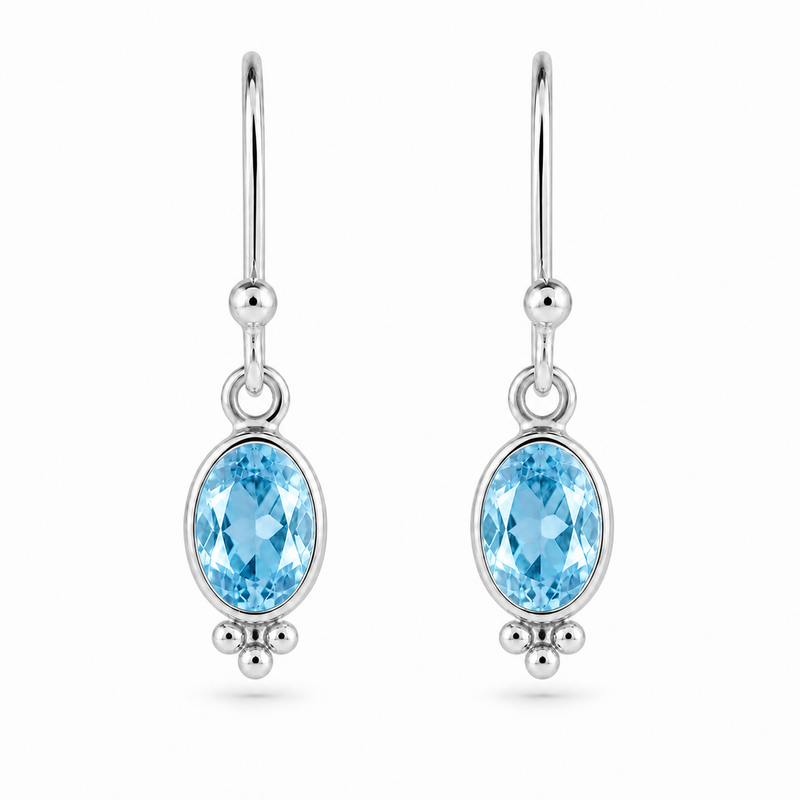 Zilveren oorhangers met ovaal in kap gezette edelsteen - 925 zilver - 20 x 6 mm · Blauwe Topaas · productfoto · steen:blauwe-topaas