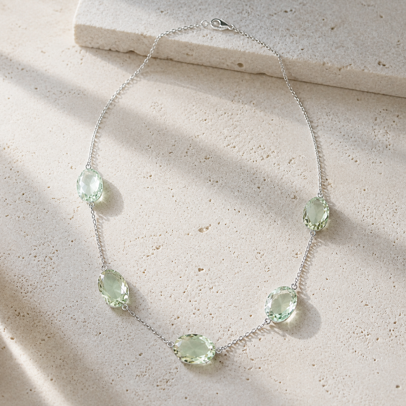 Zilveren collier met vrijvormig in kap gezette edelsteen, gefacetteerd - 925 zilver - 49 cm · Prasioliet · sfeerbeeld · steen:prasioliet