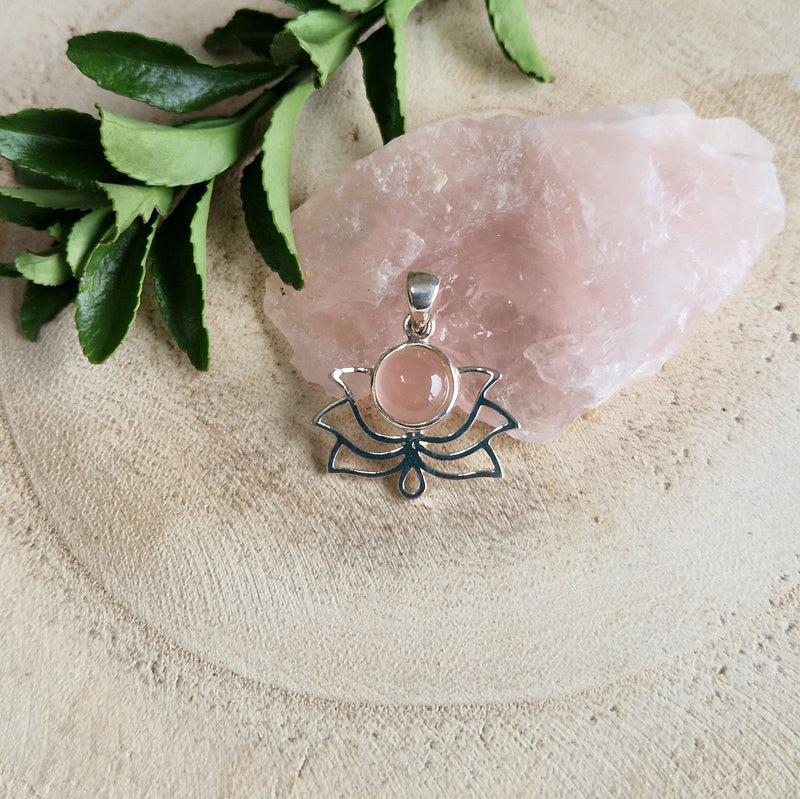 Zilveren lotus hanger met rond geslepen gladde edelsteen - 925 zilver - 24 x 20 mm