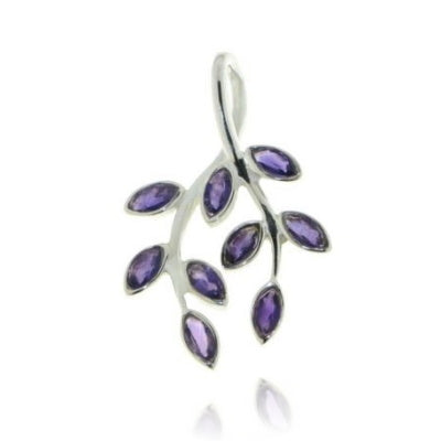 Zilveren hanger met Amethist edelstenen in blaadjesdesign