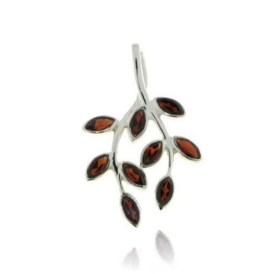 Zilveren blaadjes hanger met Granaat edelstenen