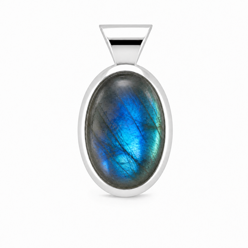 Zilveren hanger met Regenboog Maansteen edelsteen · Labradoriet · studiofoto · steen:labradoriet