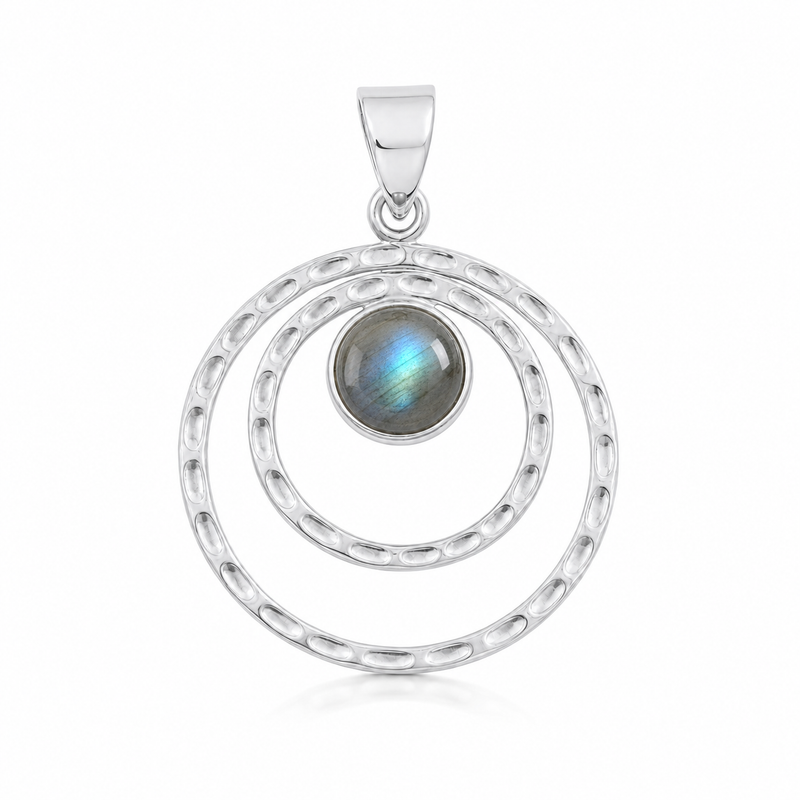 Zilveren hanger met rond in kap gezette edelsteen - 925 zilver - 35 x 25 mm · Labradoriet · productfoto · steen:labradoriet