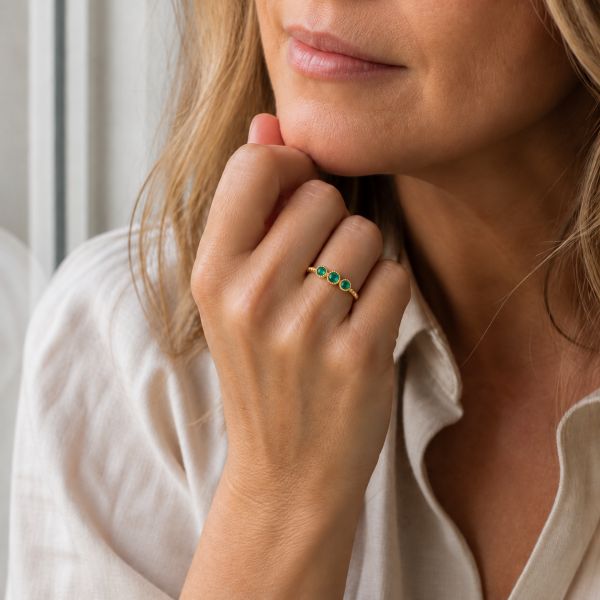 Gouden ring met rond gefacetteerde Blauwe Saffier - 14 karaat - 3 mm