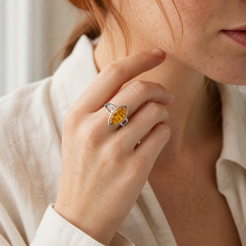 Zilveren ring met edelsteen - 925 zilver · None · gedragen · steen:None