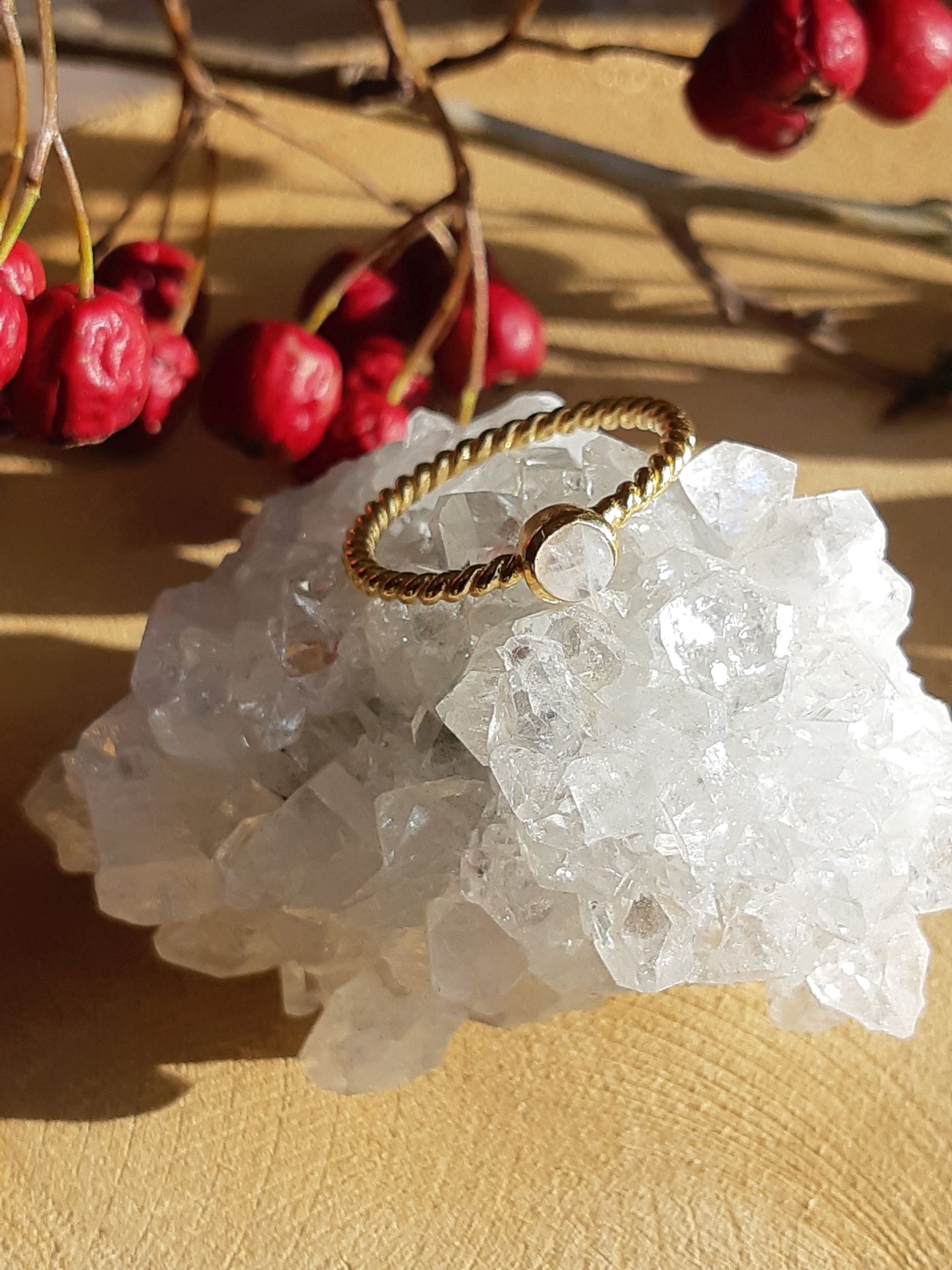 Geel goud vergulde zilveren ring met Regenboog Maansteen edelsteen