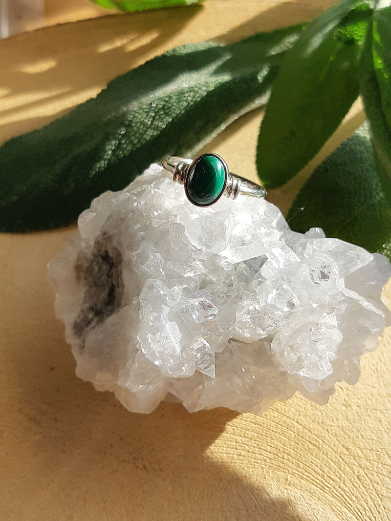 Zilveren ring met edelsteen - 925 zilver - 8 x 6 mm