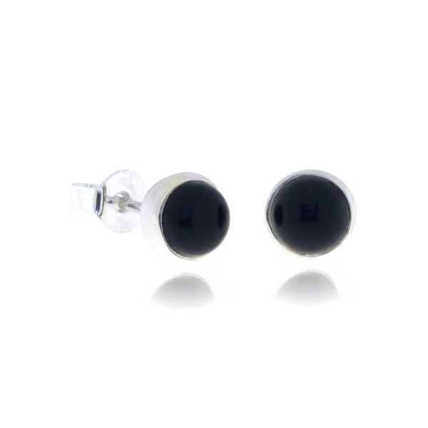 Zilveren oorknopjes met rond in kap gezette edelsteen - 925 zilver - 6 mm