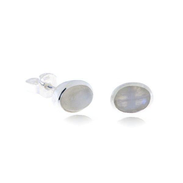 Zilveren oorknopjes met ovaal in kap gezette edelsteen - 925 zilver - 7 x 5 mm