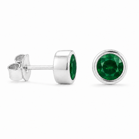 Zilveren oorknopjes met rond glad in kap gezette edelsteen, gefacetteerd - 925 zilver - 3 mm · Smaragd
