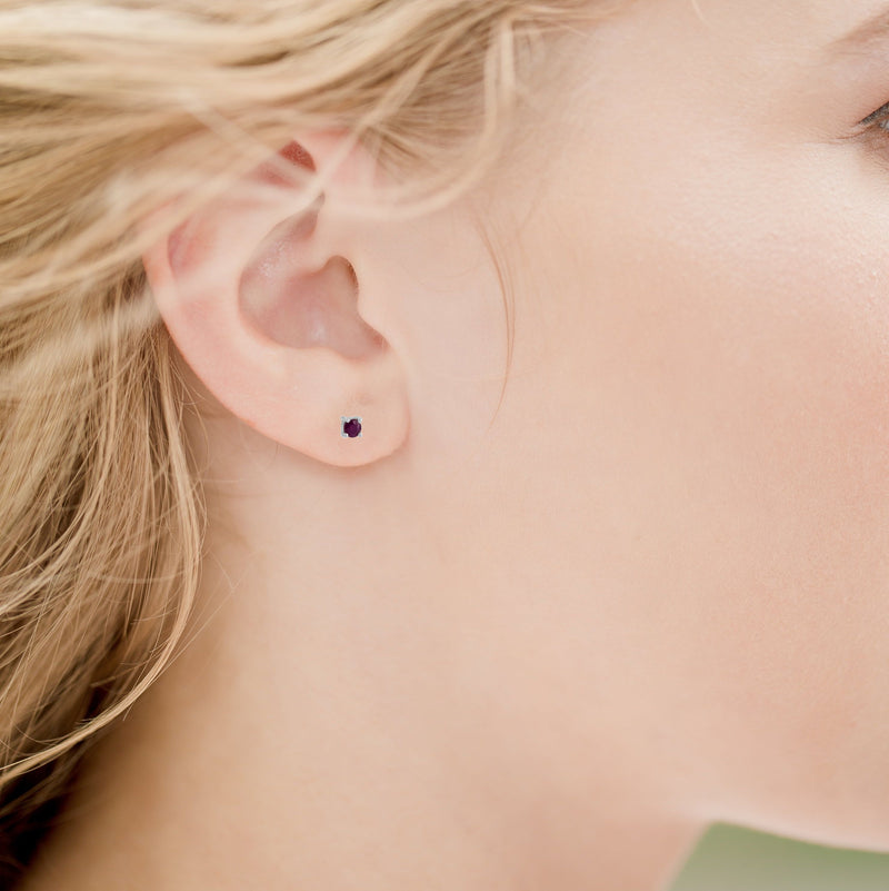 Zilveren oorknopjes met rond gefacetteerd in klauwzetting gezette edelsteen - 925 zilver - 3 mm