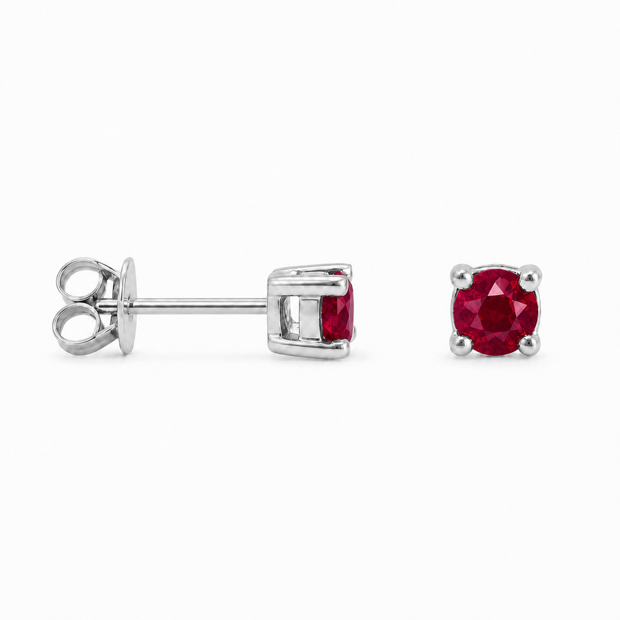 Zilveren oorknopjes met rond gefacetteerd in klauwzetting gezette edelsteen - 925 zilver - 3 mm · Robijn · productfoto · steen:robijn