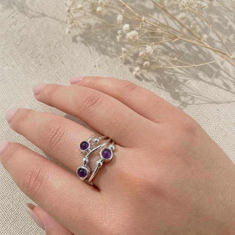 Zilveren ring met Amethist edelstenen · Amethist · flatlay · steen:amethist