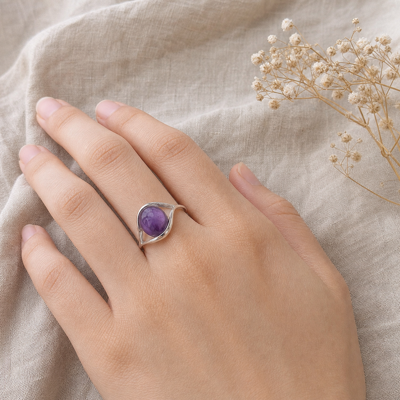 Zilveren ring met Amethist edelsteen · Amethist · flatlay · steen:amethist