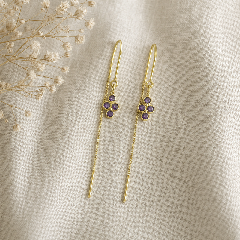 Geel goud vergulde zilveren oorhangers met Amethyst edelstenen · Amethist · flatlay · steen:amethist