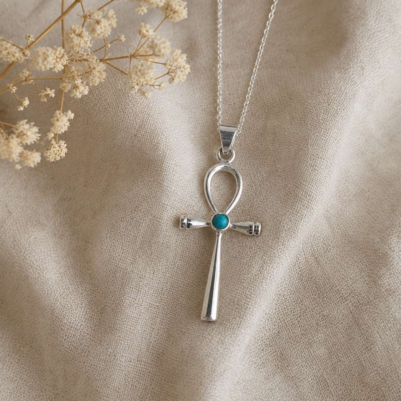 Zilveren hanger met Turkoois edelsteen, flatlay · steen:turkoois