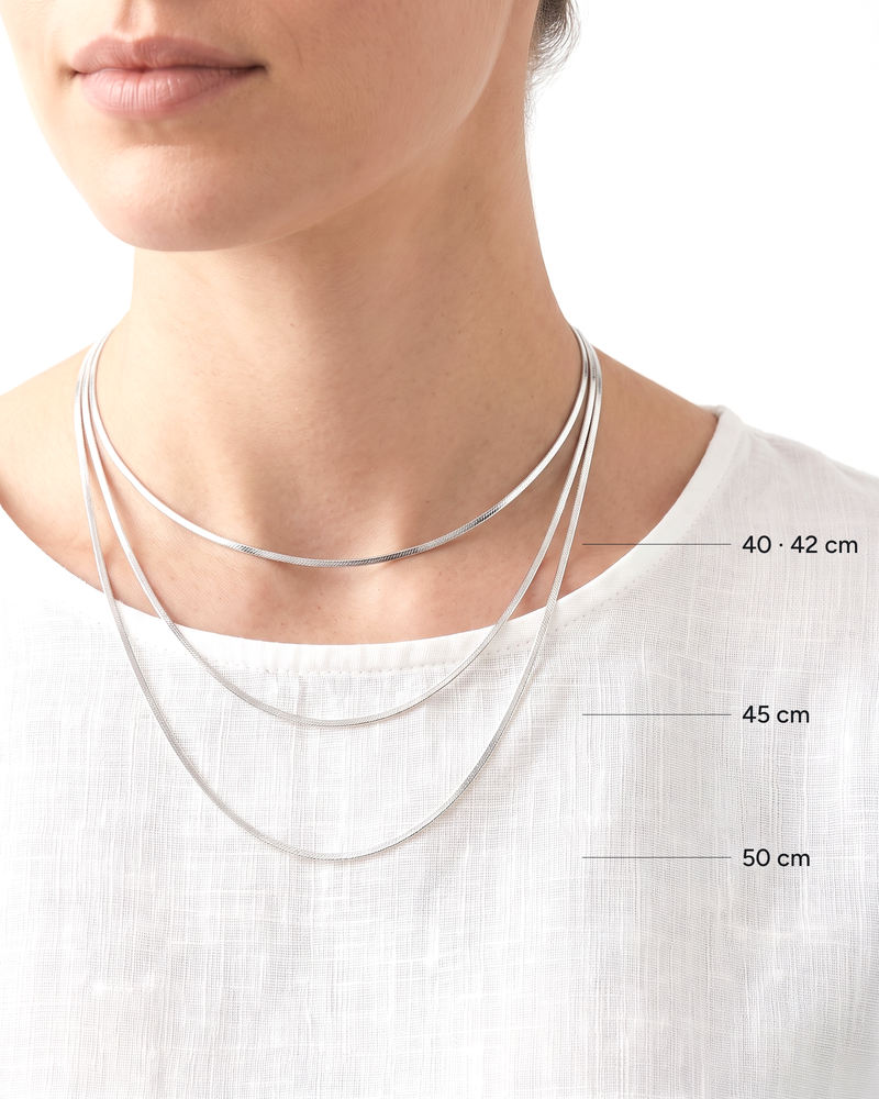 Zilveren omega collier dikte 1,5 mm · lengte-overzicht