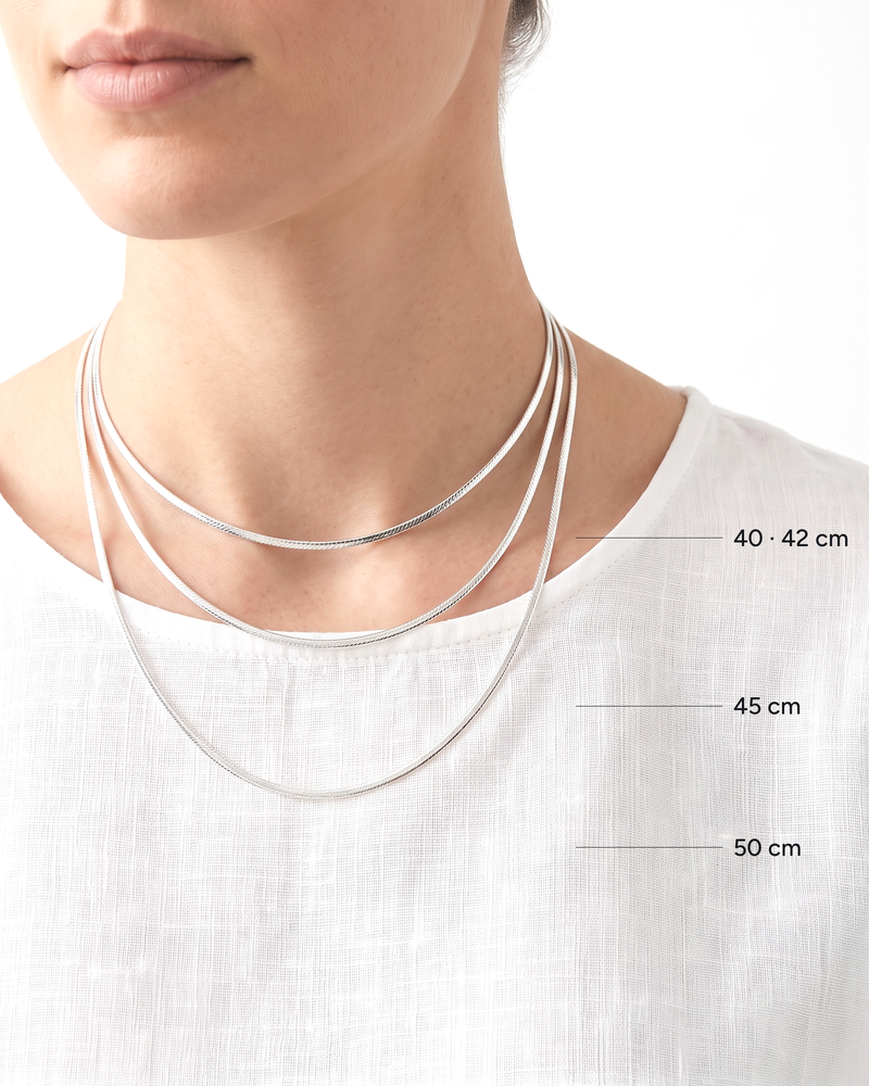Zilveren omega collier dikte 2,2 mm · lengte-overzicht